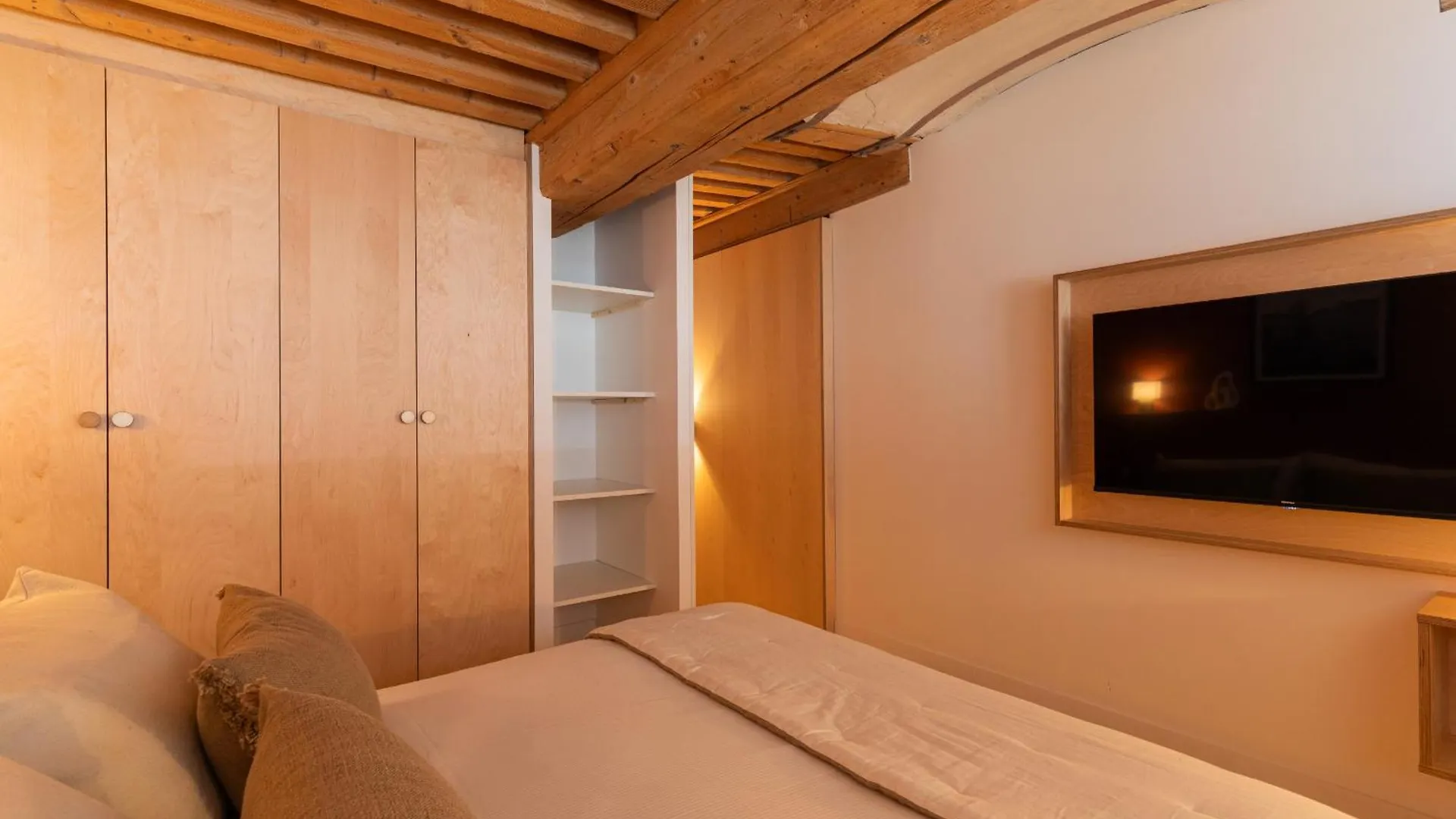 Smartstay Traboule - Place Bellecour Lyon 0*,